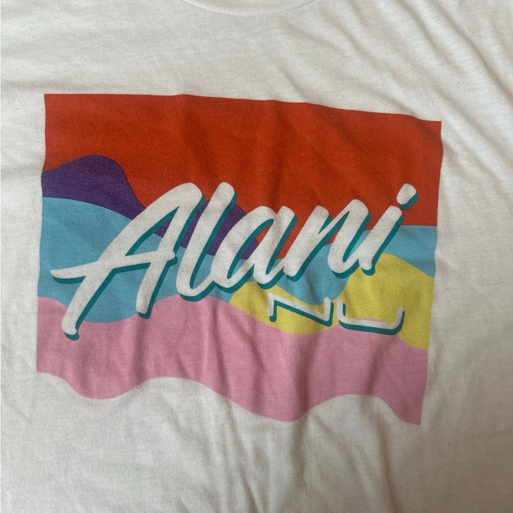 Alani White Graphic Tee - Picture 2 of 2